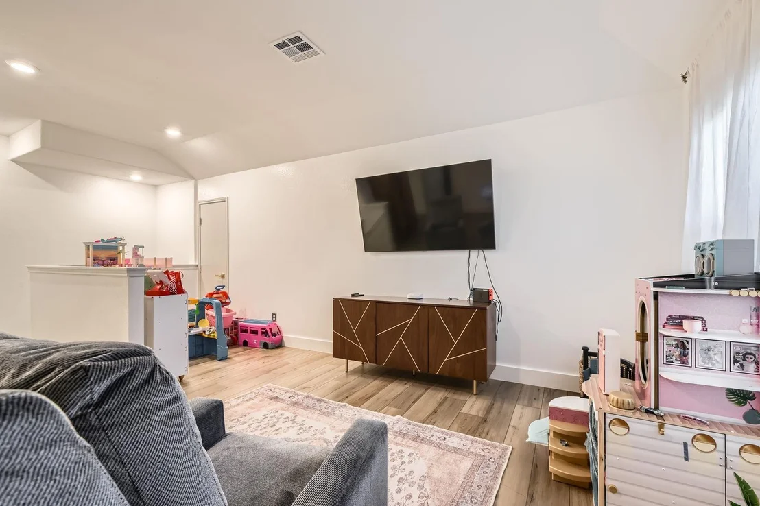 Photo of 261 Mendoza