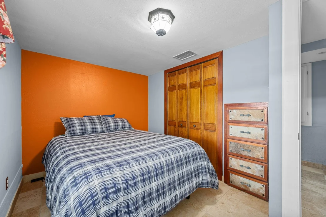 Photo of 401 Crestview DR