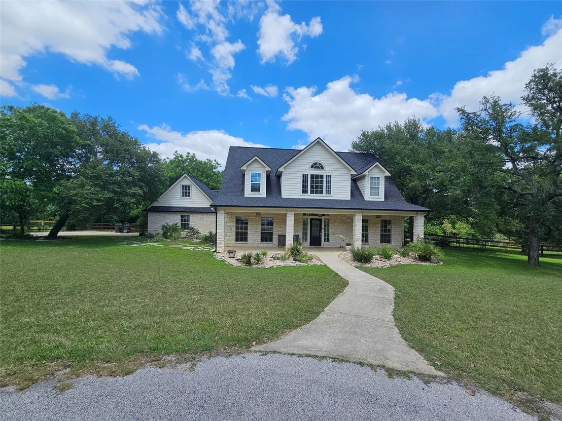 Photo of 1060 Great Oaks DR