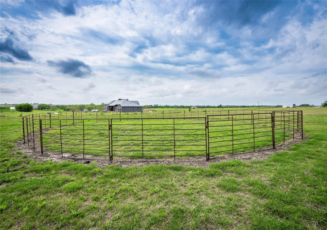 Photo of 851 & 877 County Road 455