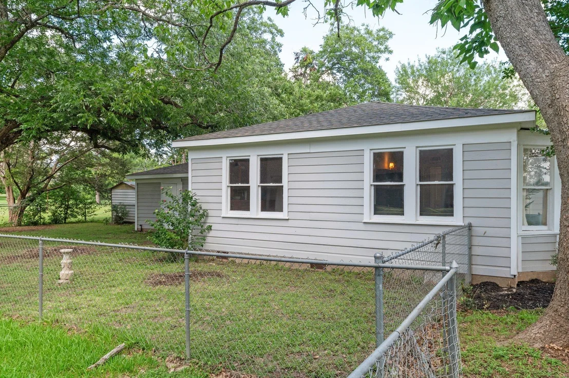 Photo of 907 N Avenue C