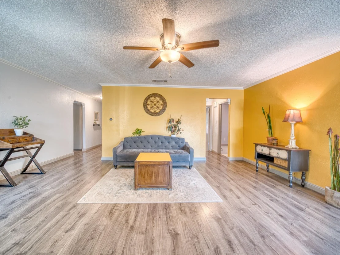 Photo of 1009 Green Meadow DR