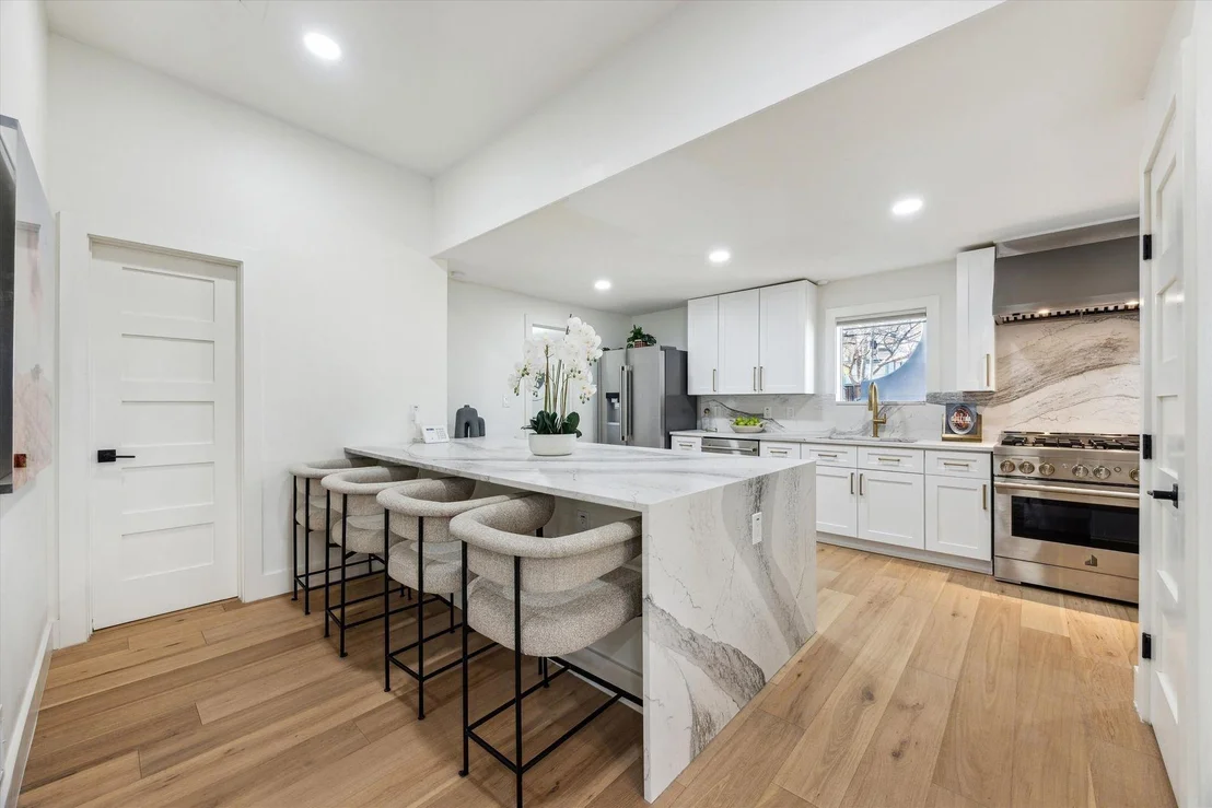 Photo of 1117 W 9th ST