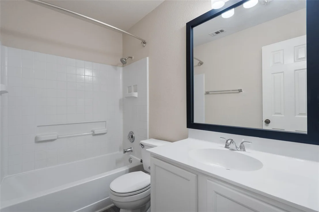 Photo of 3924 Links LN