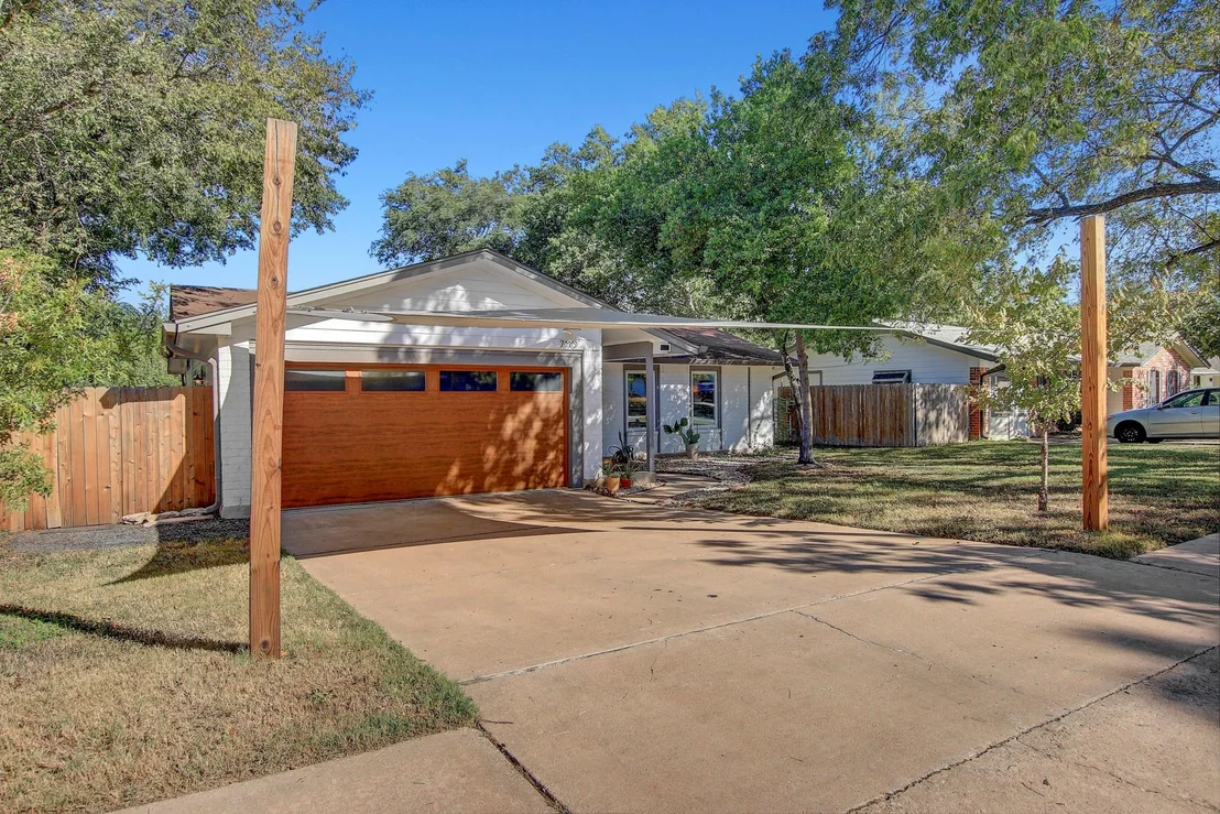 Photo of 7110 Whispering Oaks DR