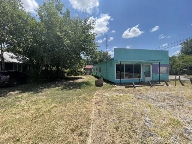 Photo of 919 W 4th ST