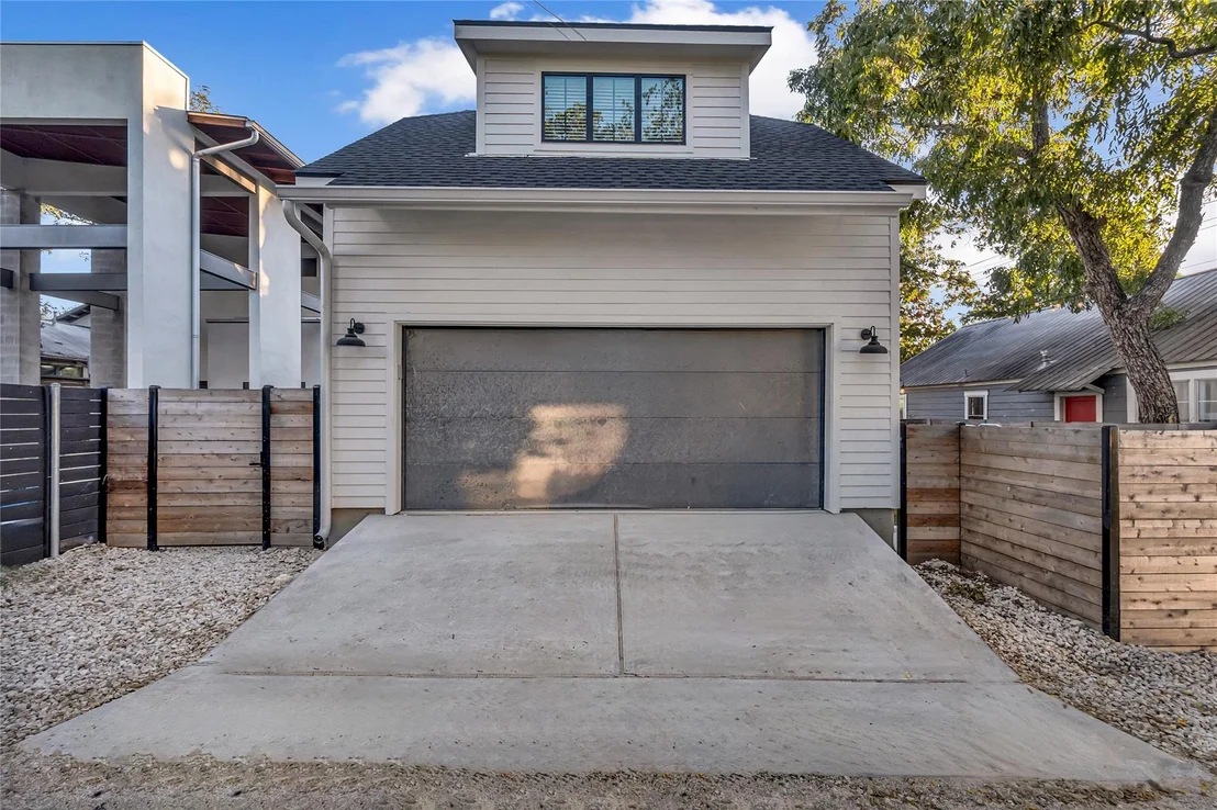 Photo of 1902 Tillotson Ave