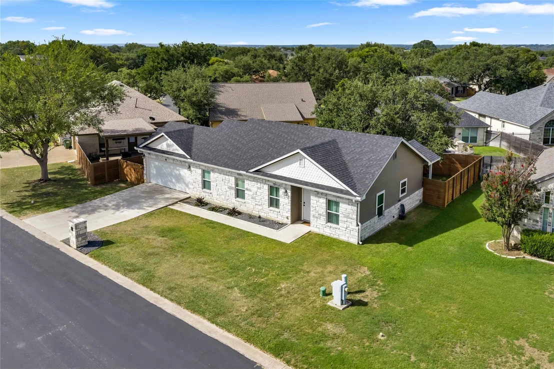 Photo of 102 Fox CIR