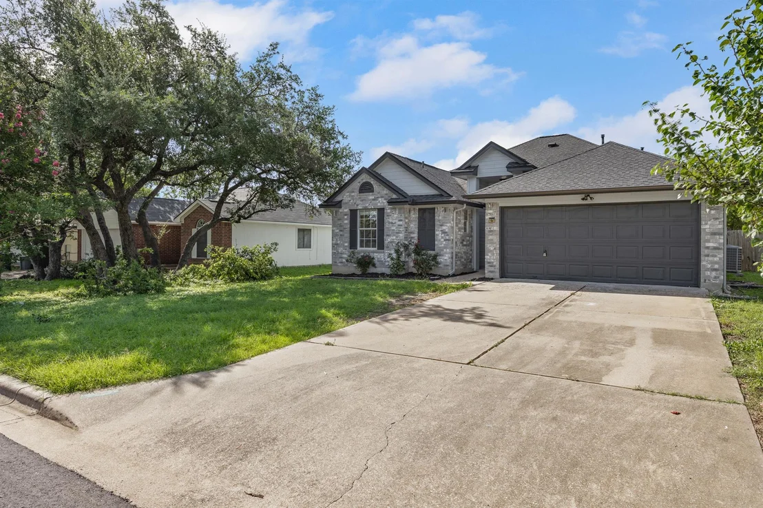Photo of 904 Honeysuckle DR