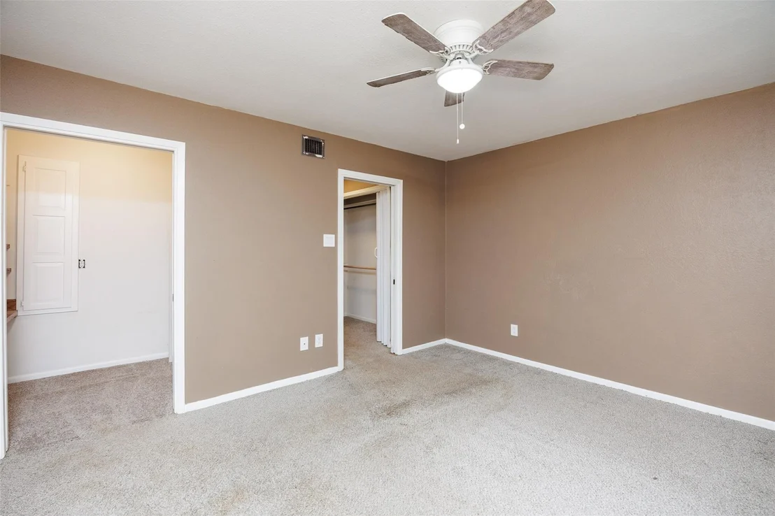 Photo of 320 Long Pointe DR