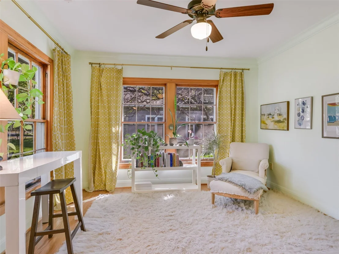 Photo of 1004 N Main ST