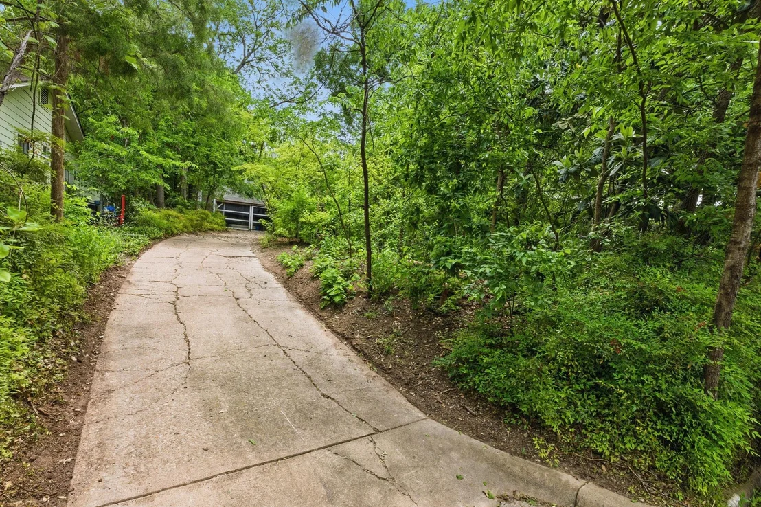 Photo of 1611 Alameda DR