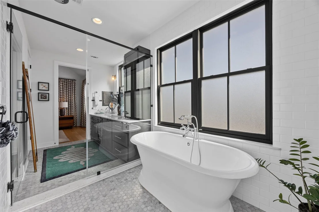 Photo of 2304 Mc Bee ST