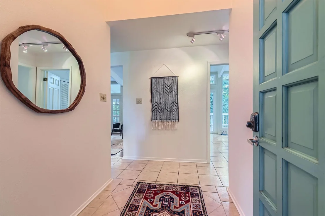 Photo of 1901 Cresthaven DR