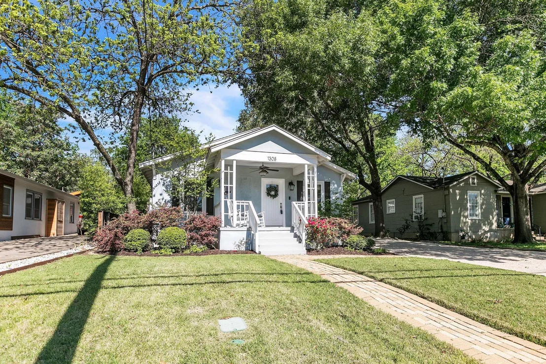 Photo of 1308 KINNEY Ave