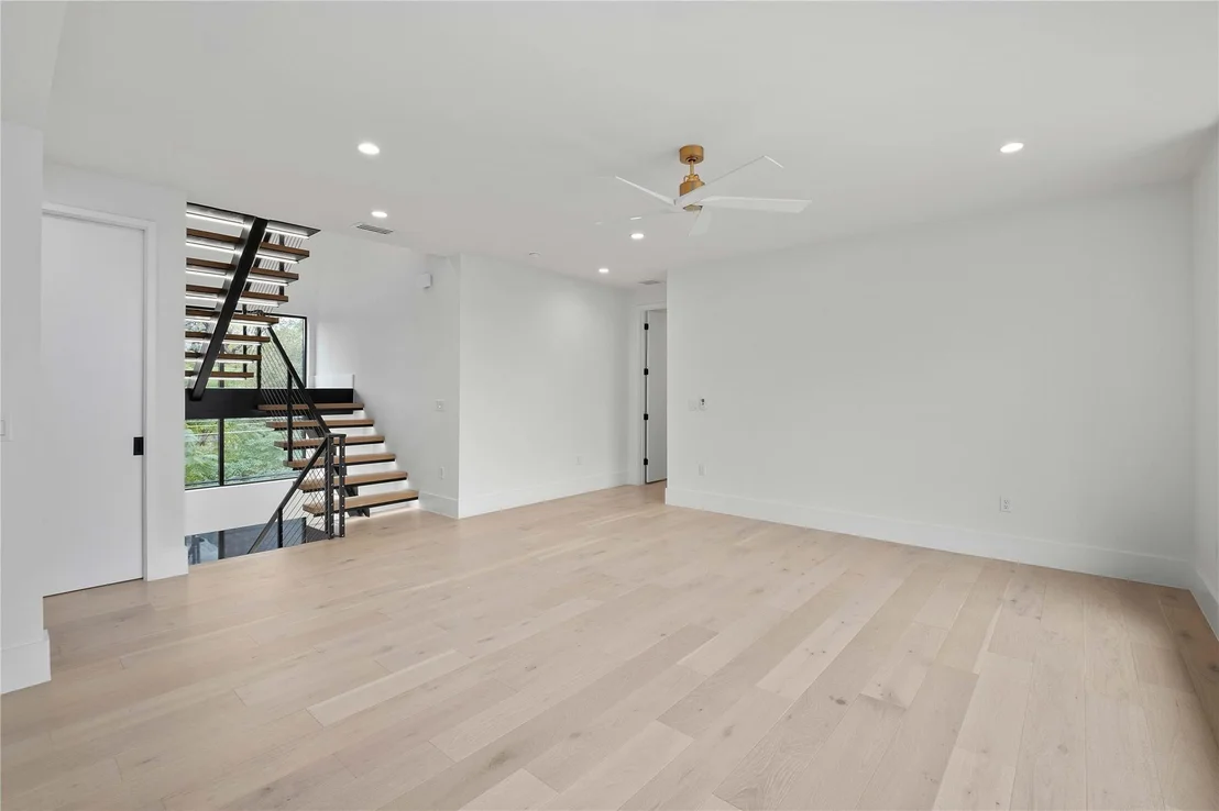 Photo of 2401 Oakhaven CIR