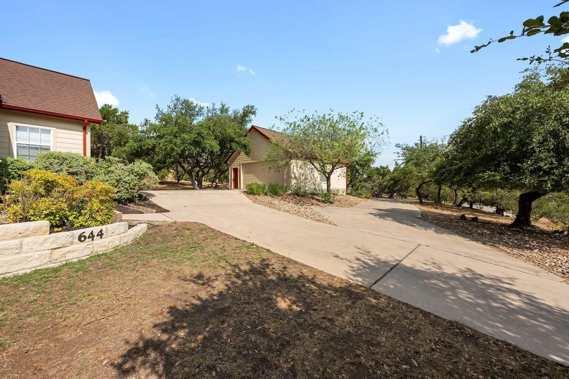 Photo of 644 Newport DR
