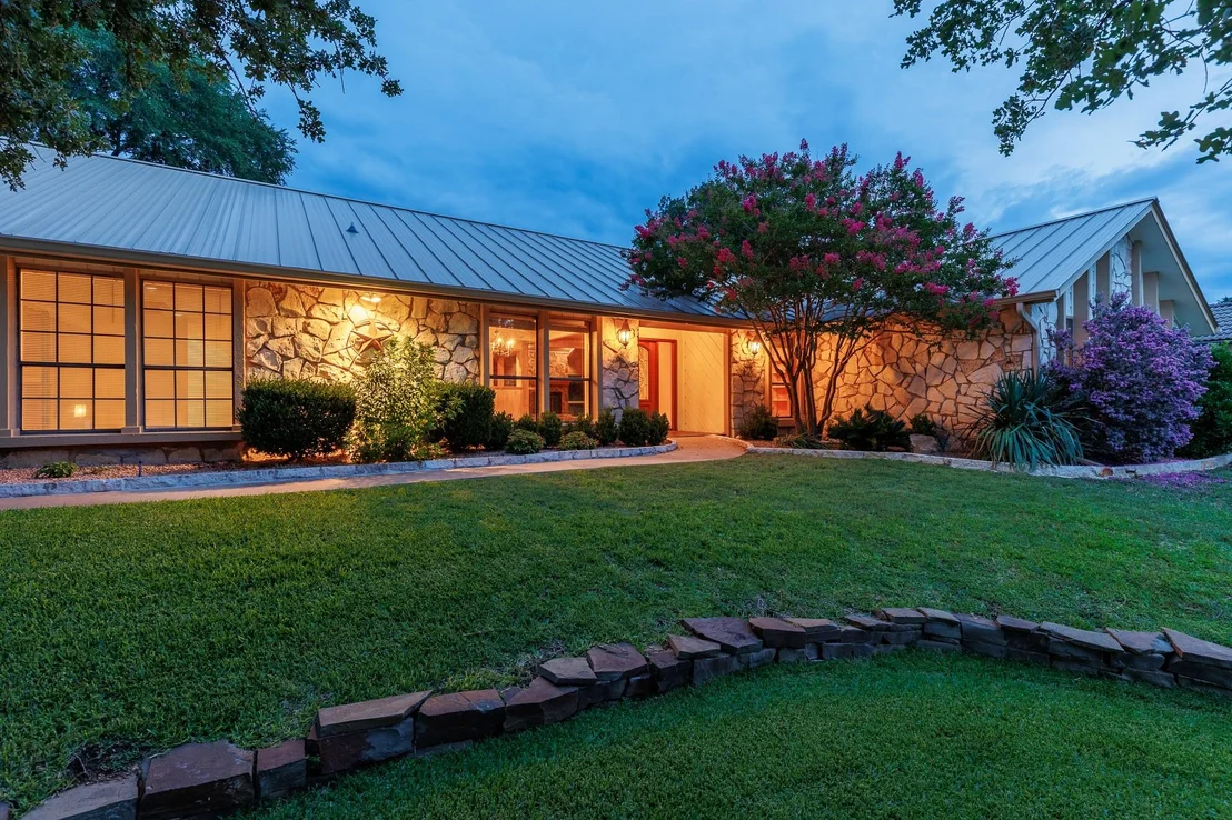 Photo of 2820 Aurora