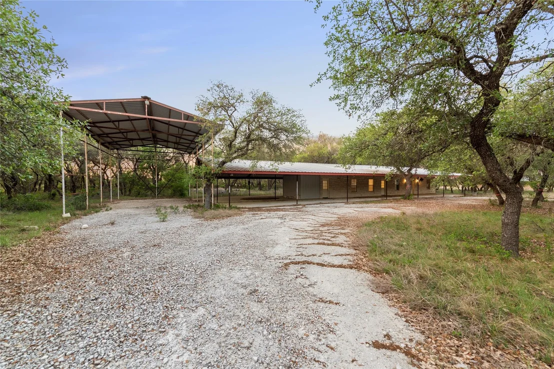 Photo of 1050 Oak Grove RD