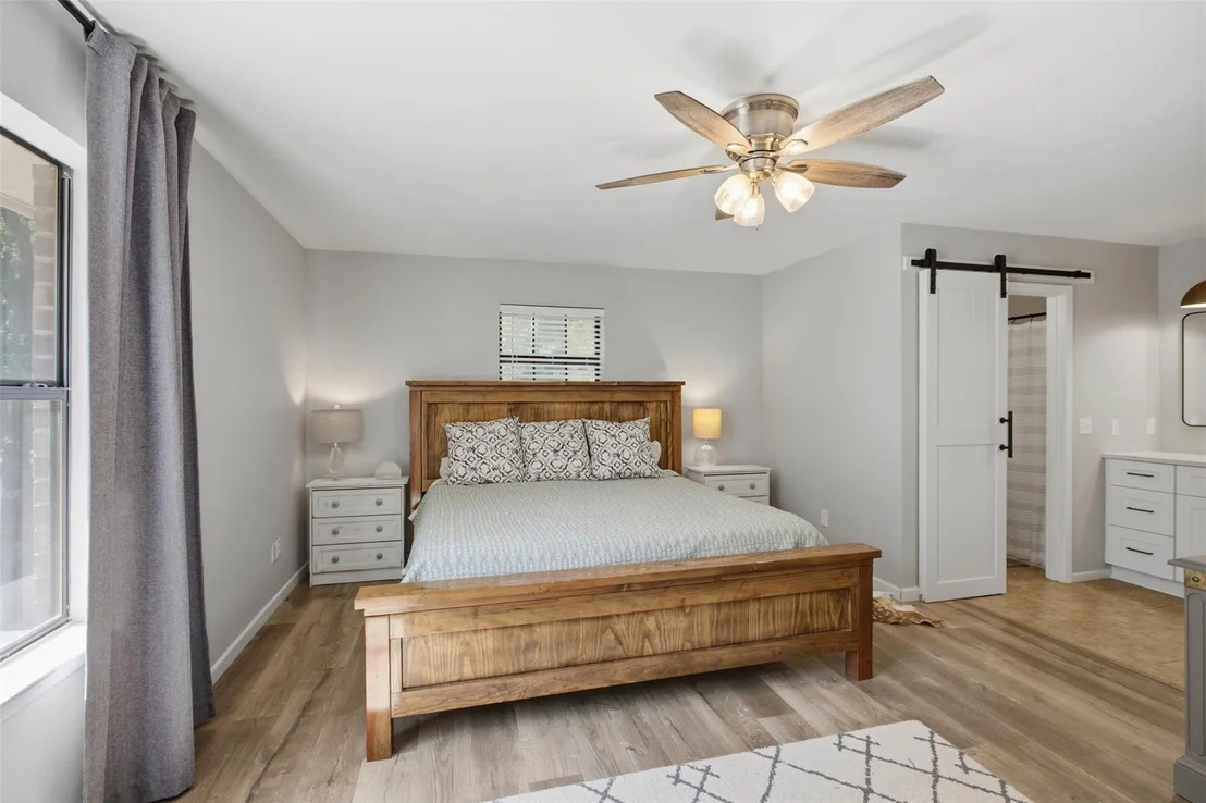 Photo of 4102 Sequoia TRL W