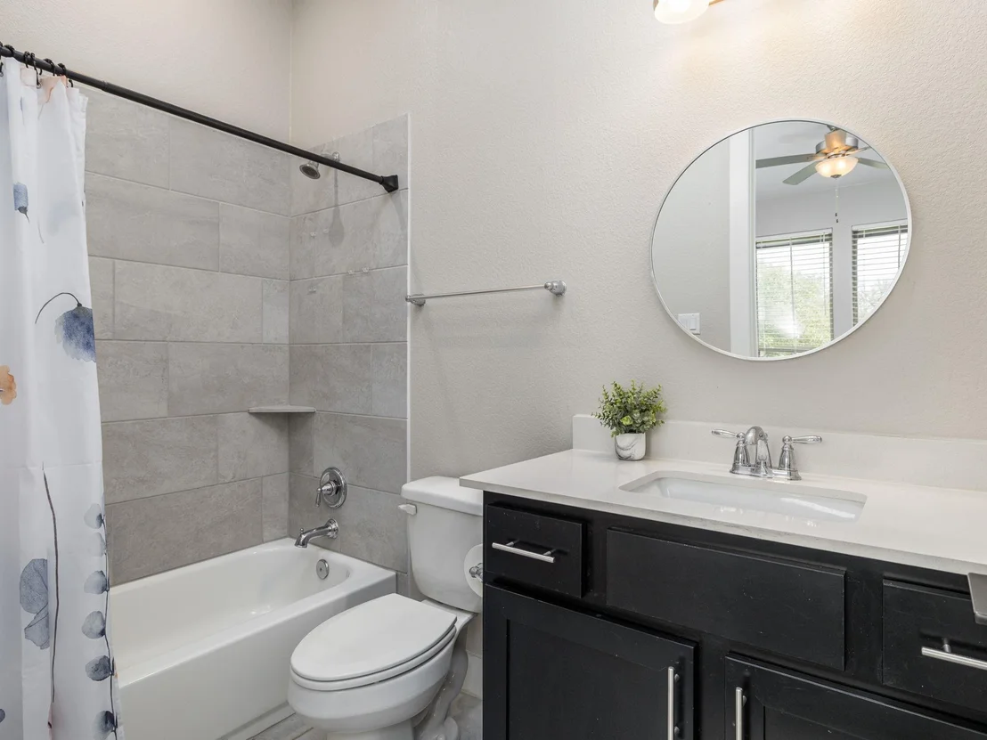 Photo of 901 Clark CV