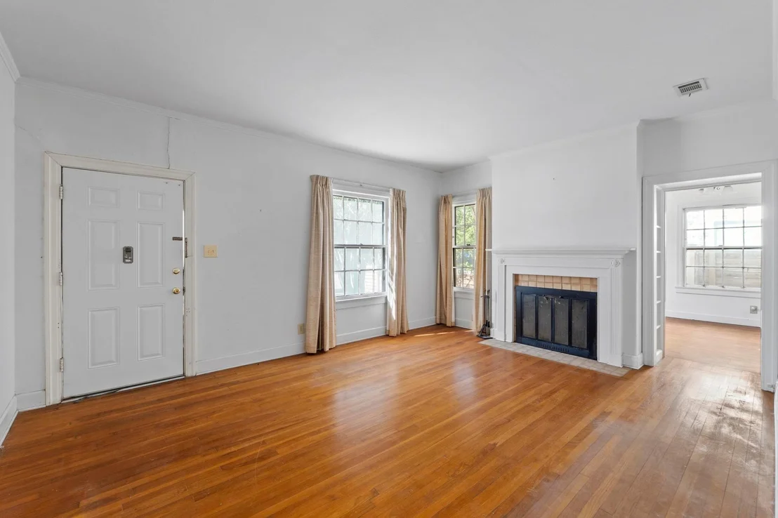 Photo of 810 E 45th ST