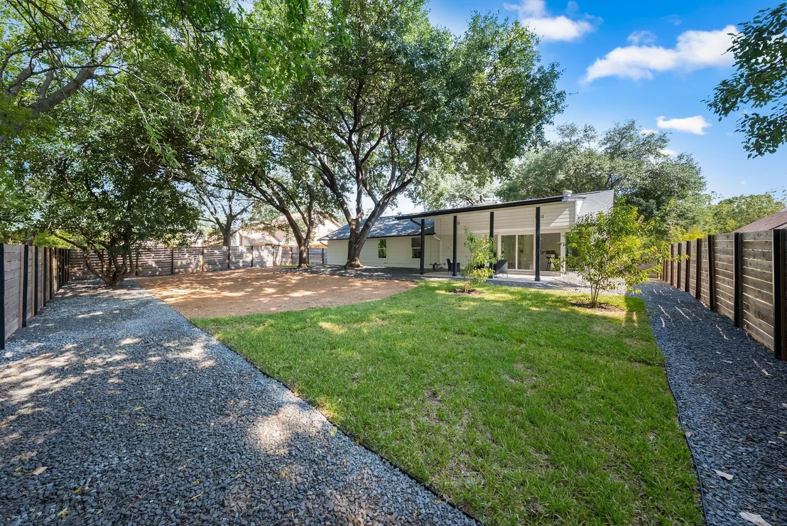 Photo of 1111 Quail Park DR