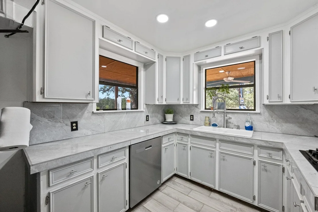 Photo of 376 Jones RD