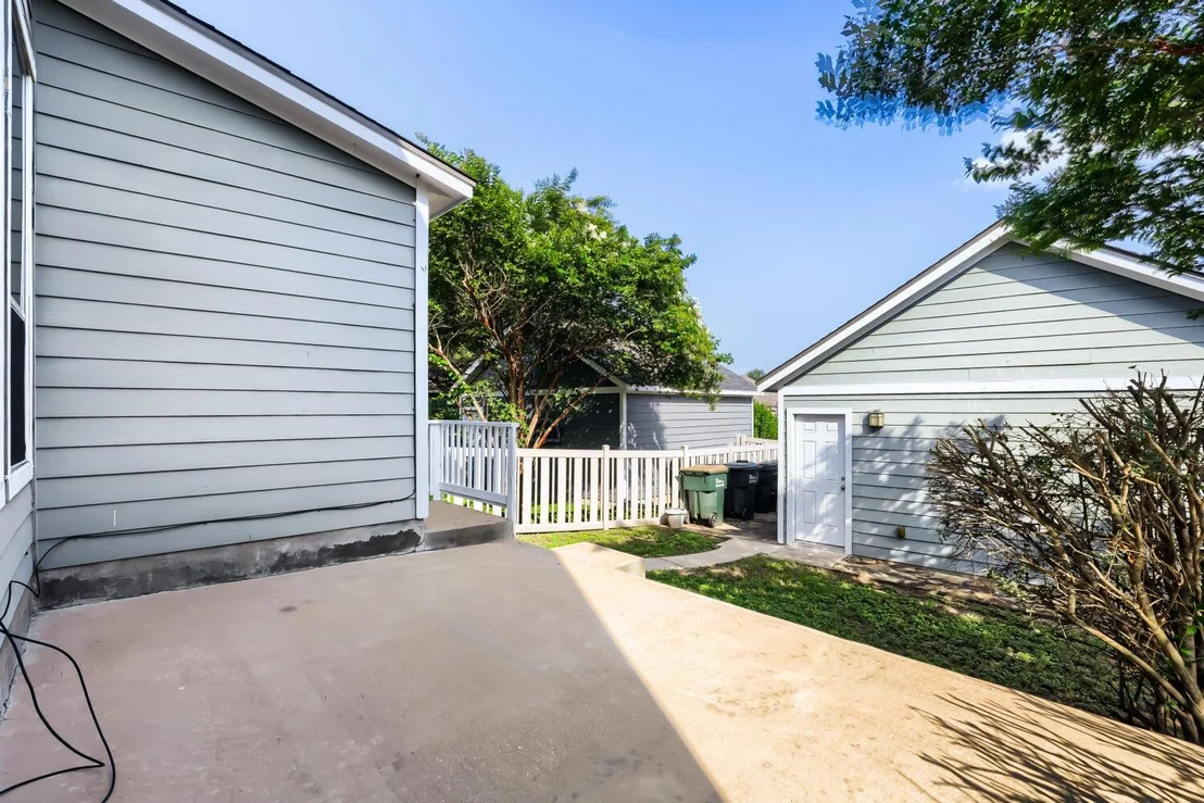Photo of 5136 Hellman