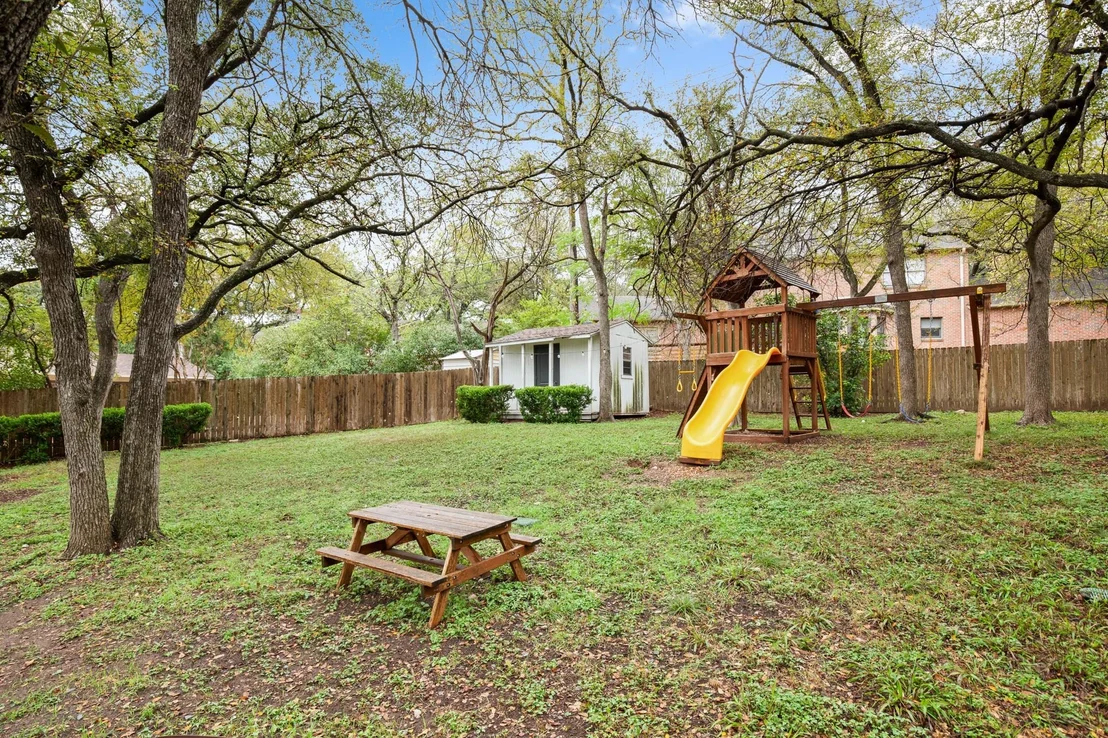 Photo of 8600 Azalea TRL