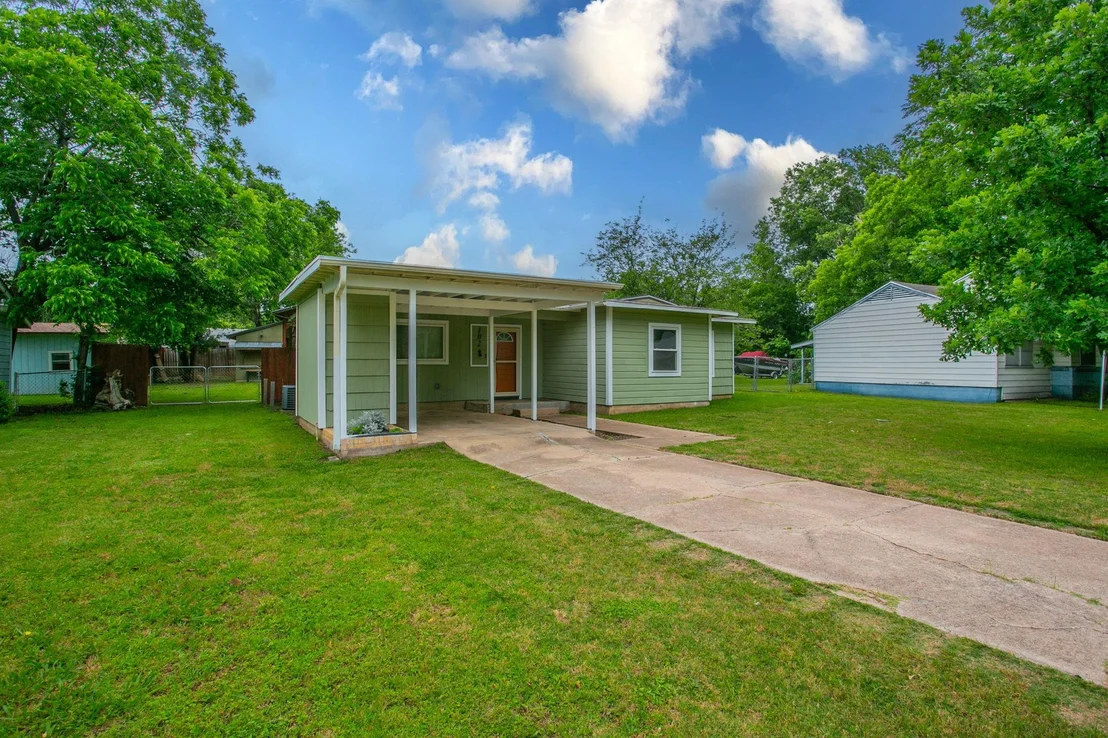 Photo of 102 Circle DR