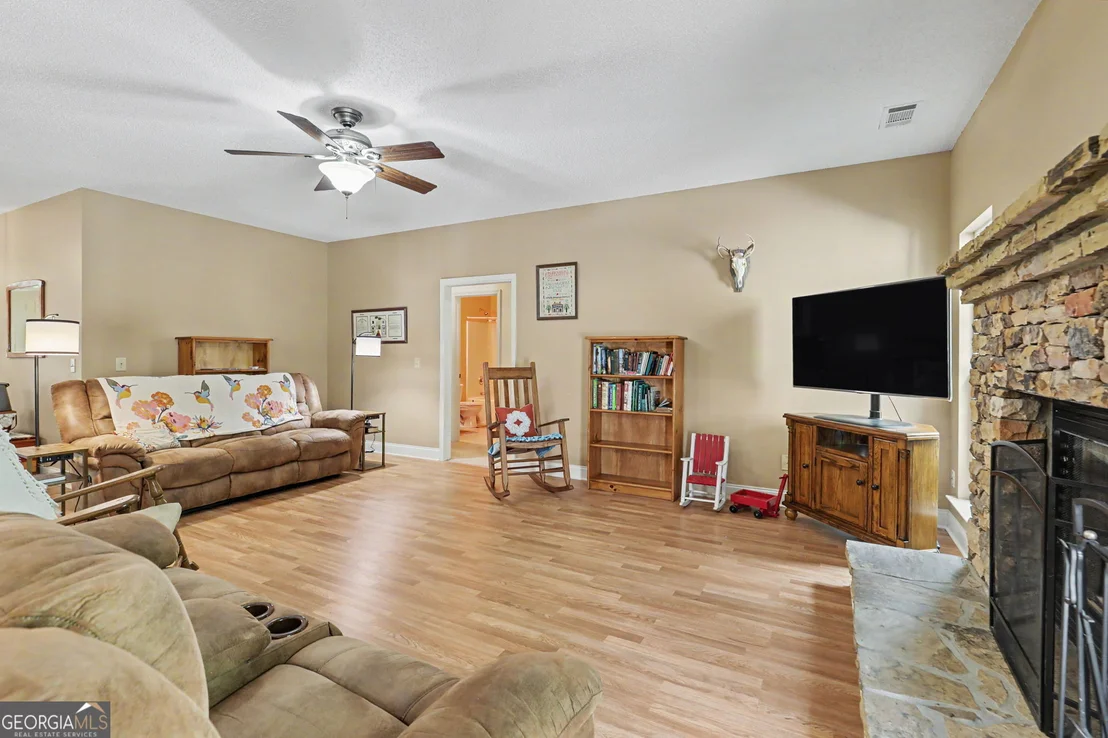 Photo of 830 Lord Fleming Road