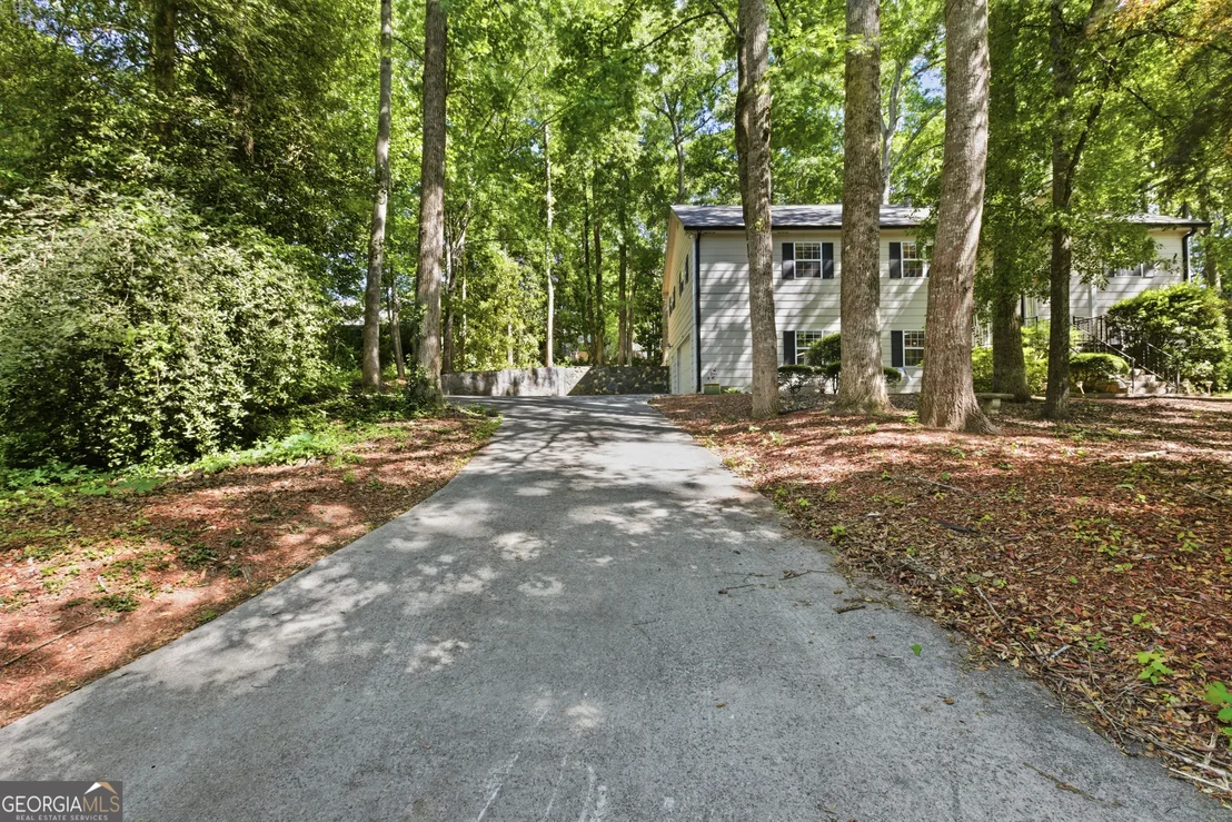 Photo of 325 Springwood Drive