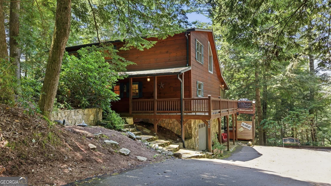 Photo of 464 Whispering Pine Lane