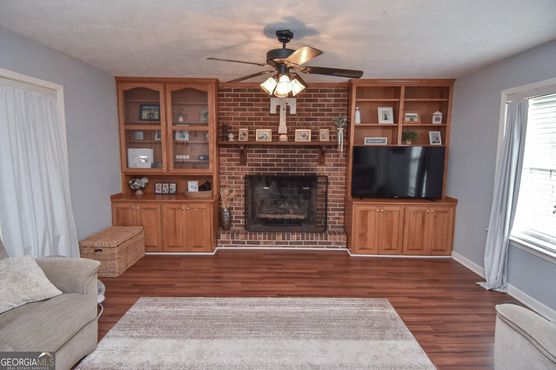 Photo of 1579 Van Buren Road