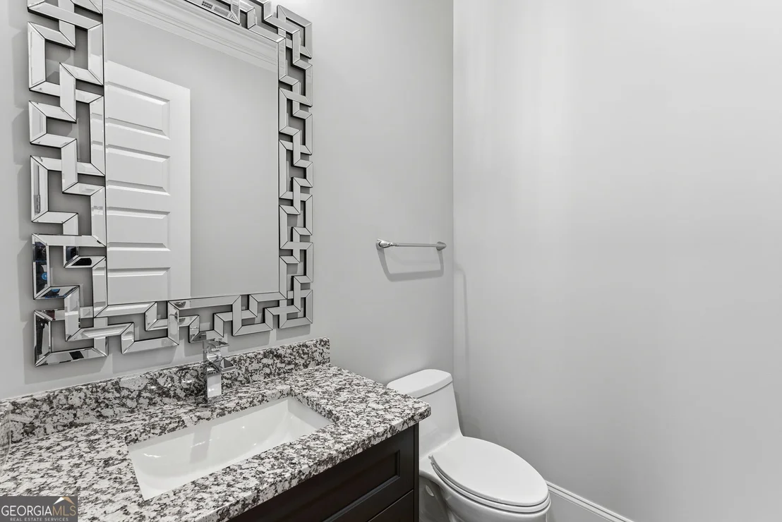 Photo of 607 W Lake Circle
