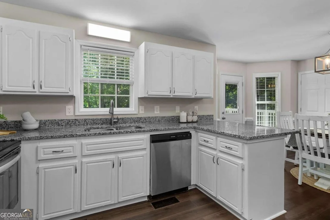 Photo of 2380 Land Road