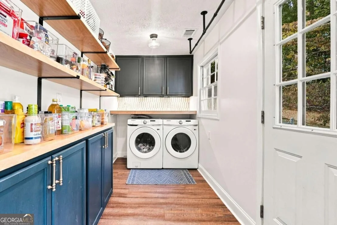Photo of 408 White Way