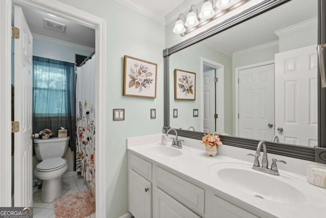 Photo of 214 Glenbrook Lane