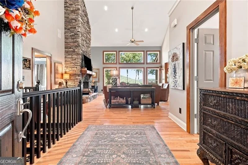 Photo of 1458 Valley View Drive
