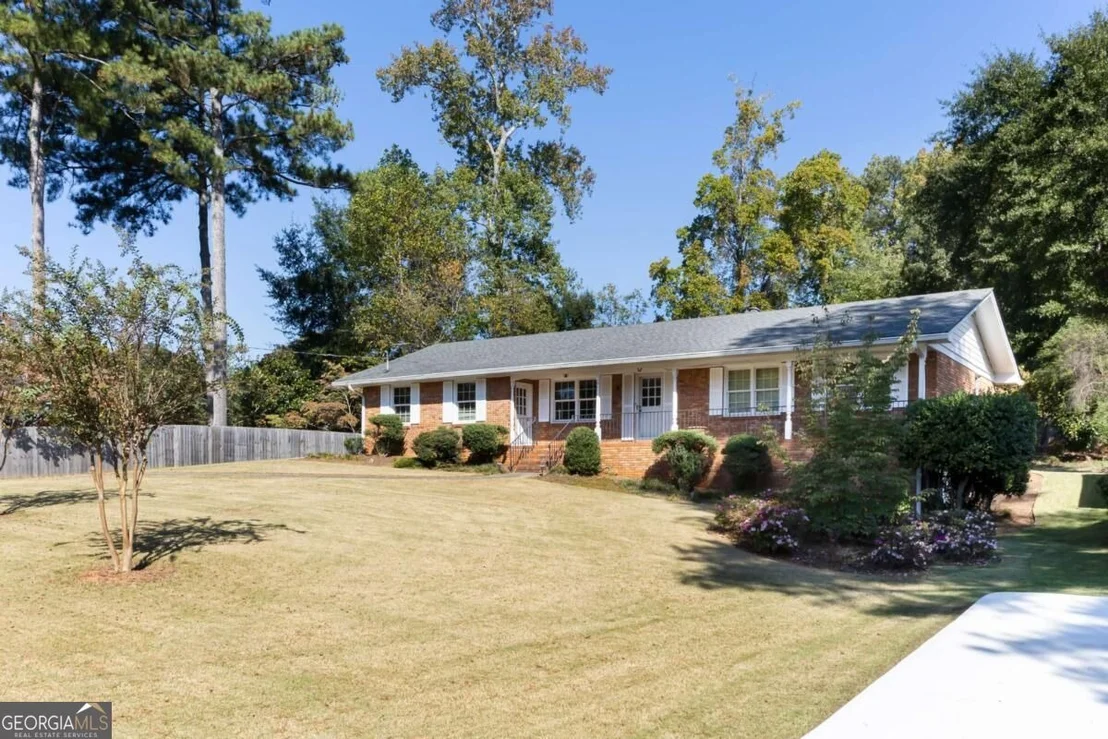 Photo of 461 Highview Drive SE