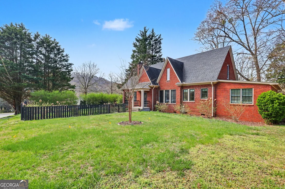Photo of 33 Maple Street