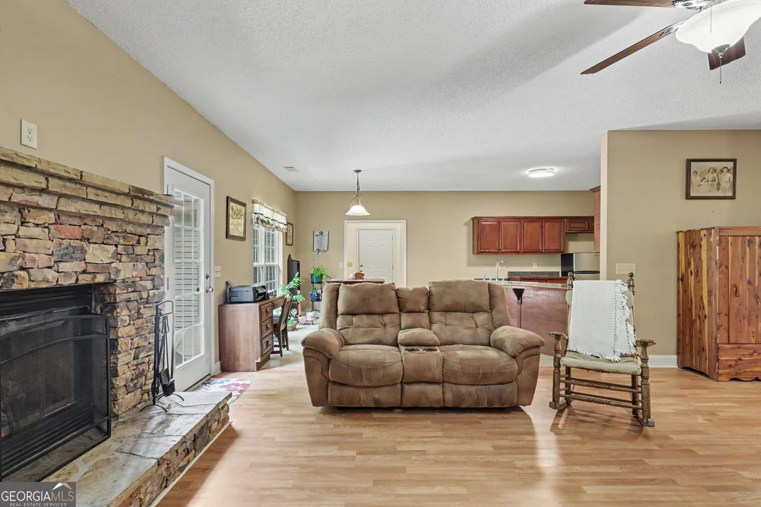 Photo of 830 Lord Fleming Road
