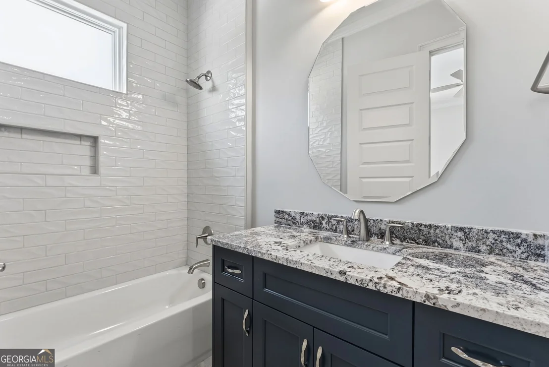 Photo of 607 W Lake Circle