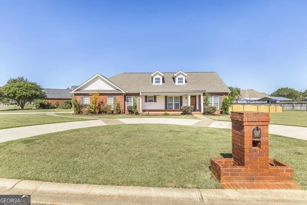 Photo of 256 Ellicott Drive