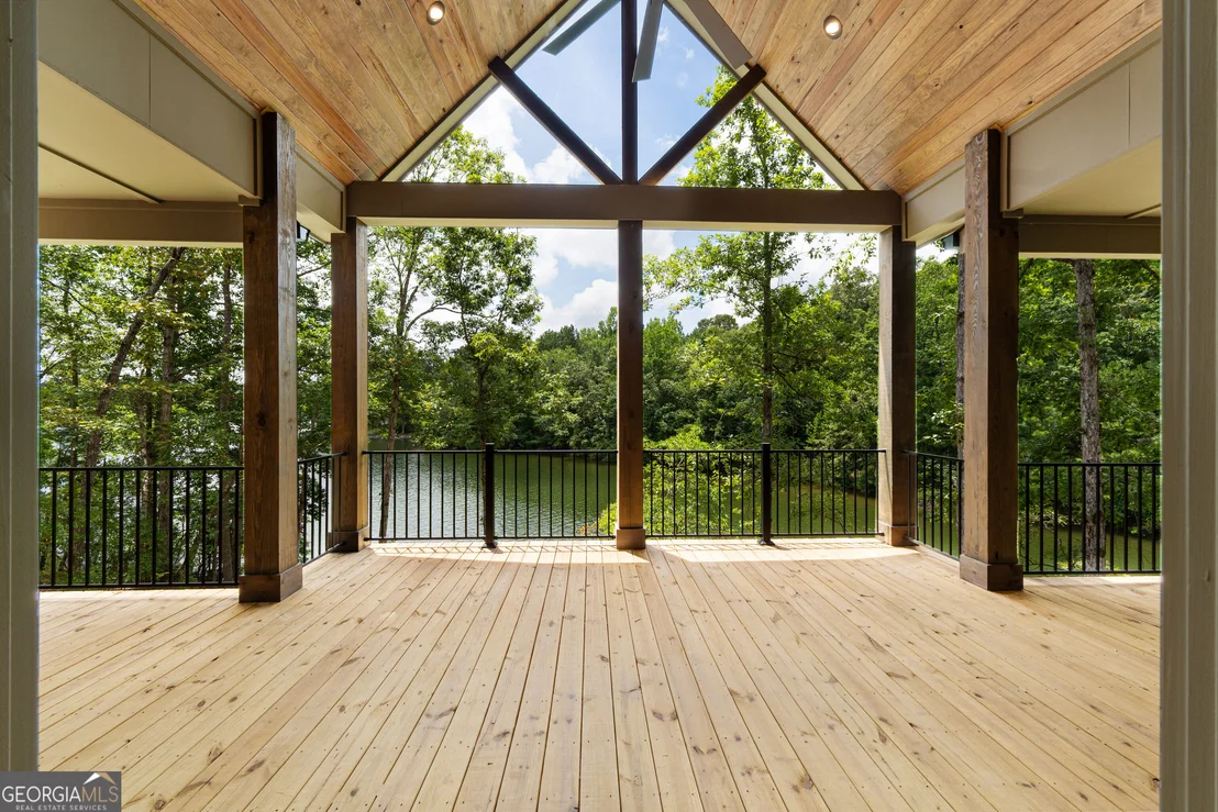 Photo of 681 Warren Road