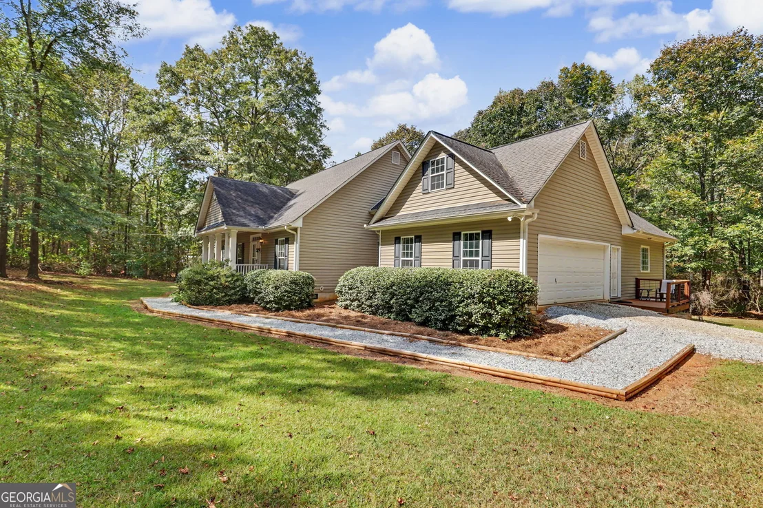 Photo of 830 Lord Fleming Road