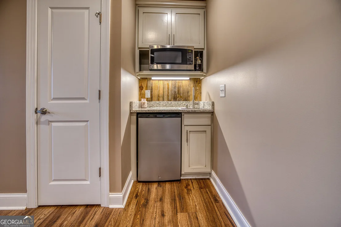 Photo of 112 Springhill Lane