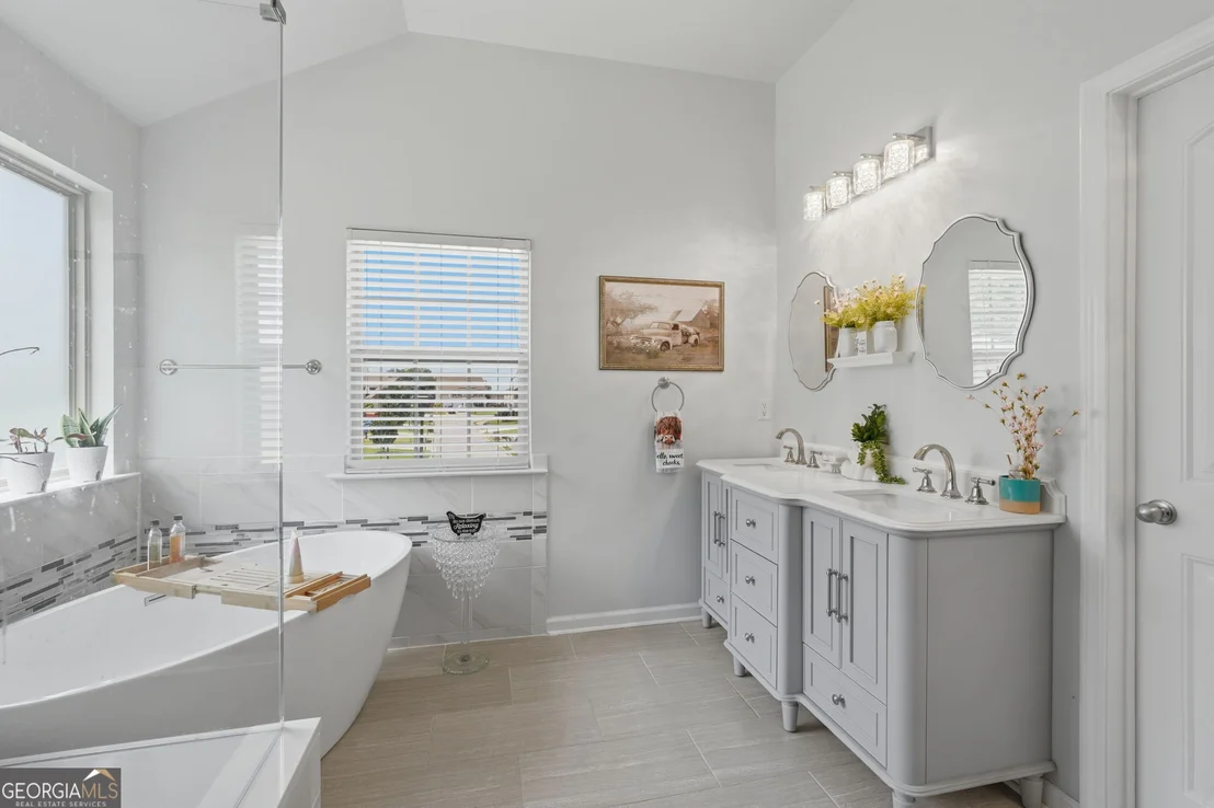 Photo of 5565 Banner Boulevard