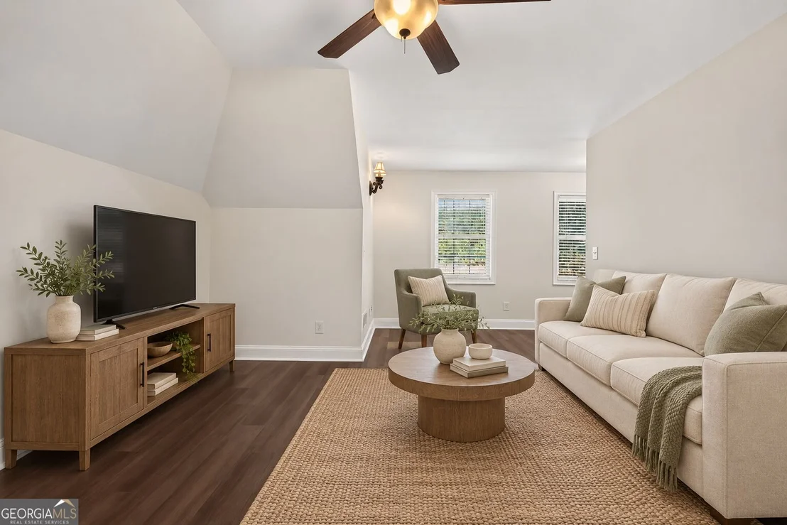 Photo of 406 Vineyard Road